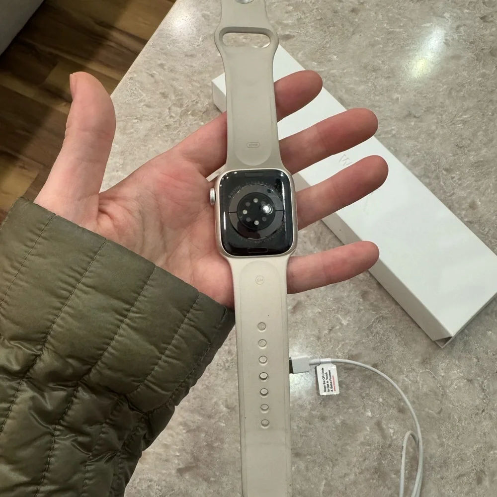 Apple Watch Series 8 41mm Starlight Aluminum Case Sport Band S/M GPS